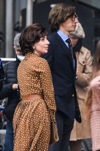 lady-gaga-on-the-set-of-the-house-of-gucci-in-milan-03-11-2021-2.jpg