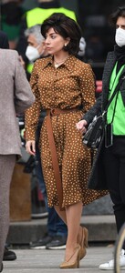 lady-gaga-on-the-set-of-the-house-of-gucci-in-milan-03-11-2021-6.jpg