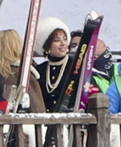 lady-gaga-on-the-set-of-the-house-of-gucci-in-piemont-03-08-2021-2.jpg