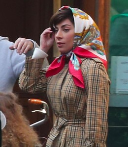 lady-gaga-on-theset-of-ridley-scott-s-house-of-gucci-in-milan-03-10-2021-2.jpg