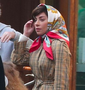 lady-gaga-on-theset-of-ridley-scott-s-house-of-gucci-in-milan-03-10-2021-3.jpg