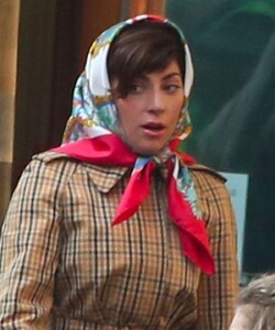 lady-gaga-on-theset-of-ridley-scott-s-house-of-gucci-in-milan-03-10-2021-5.jpg
