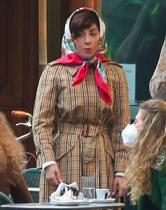 lady-gaga-on-theset-of-ridley-scott-s-house-of-gucci-in-milan-03-10-2021-6.jpg