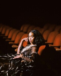 laura-harrier-for-instyle-magazine-mexico-december-2020-0.jpg