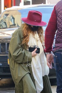 mary-kate-olsen-out-for-iced-coffee-in-new-york-03-10-2021-3.jpg