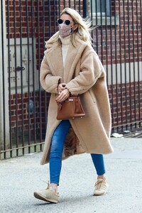 nicky-hilton-in-a-brown-teddy-bear-coat-in-downtown-manhattan-03-08-2021-5.jpg