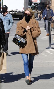 nicky-hilton-in-a-brown-teddy-bear-coat-manhattan-s-soho-area-03-04-2021-4.jpg