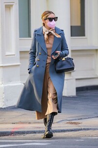 olivia-palermo-out-in-new-york-03-04-2021-0.thumb.jpg.f3dd2bab6811b3aee91ff662239ba1bf.jpg