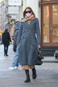 olivia-palermo-out-in-new-york-03-04-2021-5.jpg
