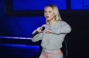 photos-of-zara-larsson-rehearsing-for-her-virtual-concert-02-26-2021_6046007569ba5.jpeg