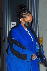 rihanna-leaves-pastis-in-new-york-03-05-2021-1.thumb.jpg.97109f5b1dd590d11f93f3b232f85564.jpg