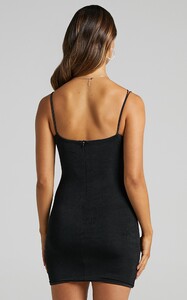 roisdressinblack__116207__8_1.jpg