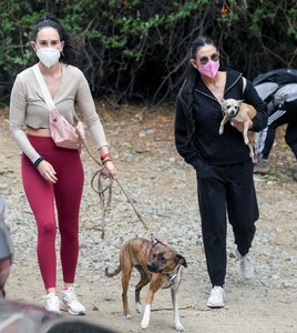rumer-willis-and-demi-moore-out-for-a-hike-in-la-03-09-2021-6.jpg