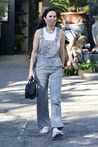 rumer-willis-shopping-in-la-03-27-2021-0.jpg