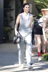 rumer-willis-shopping-in-la-03-27-2021-5.jpg