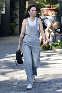 rumer-willis-shopping-in-la-03-27-2021-9.jpg