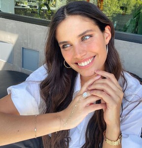 sarasampaio_164687173_263344948765757_5991188534006408943_n.jpg