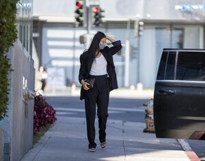 shanina-shaik-out-in-west-hollywood-03-09-2021-2.jpg