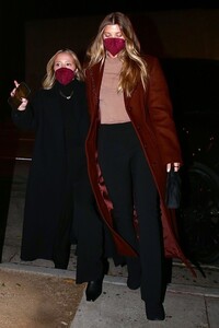 sofia-richie-and-diane-alexander-at-craig-s-in-west-hollywood-03-03-2021-2.jpg