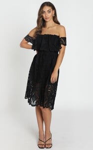 tngetreadydressinblacklace.jpg