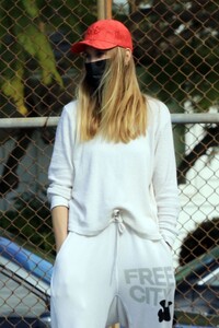 whitney-port-out-in-studio-city-03-17-2021-2.jpg