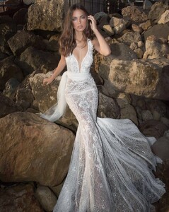 zoogbridalstudio_14276464_635292339975400_2114835872_n.jpg