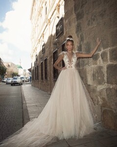 zoogbridalstudio_56980886_645266069250613_736562651503070363_n.jpg