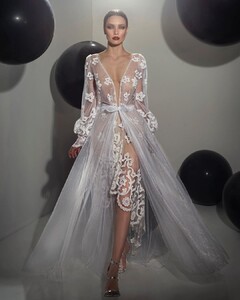 zoogbridalstudio_80752917_168641531035888_2068033848454144262_n.jpg