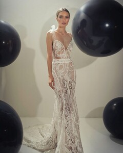 zoogbridalstudio_84458328_584716532378379_374366895710965082_n.jpg