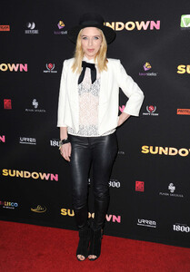 zz_ward_attends_sundown_premiere002.jpg