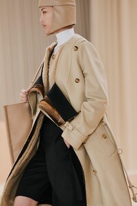 00001b-Burberry-Fall-21-Details.thumb.jpg.3c8bf2ef04d320646981804fd2e43aae.jpg