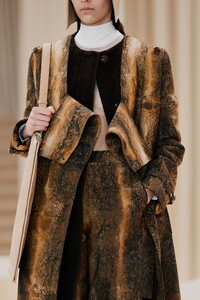 00003b-Burberry-Fall-21-Details.thumb.jpg.283b6b08c166f12fdfae8e02160a140f.jpg