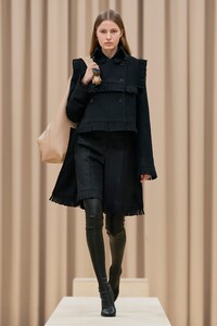 00015-Burberry-Fall-21.jpg