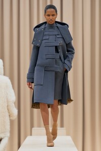 00020-Burberry-Fall-21.thumb.jpg.7bb5ba3700c87be1288b363ef078cc7c.jpg