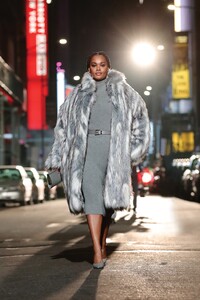 00034-Michal-Kors-Collection-Fall-21.thumb.jpg.d863d5ea2218fa060a9401ab9c17894f.jpg