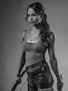 008_tomb_raider_2018_promoshoot.jpg