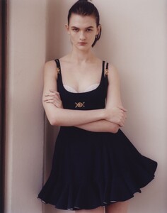 Lara+Mullen+by+Ben+Parks+Vogue+Czech+May+2021+(11).jpg