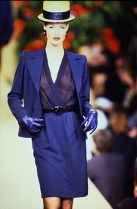 1099125723_ysl-hc-spring-1997(13).thumb.jpg.f60af13e67cd386a53f55a60916fb4dc.jpg