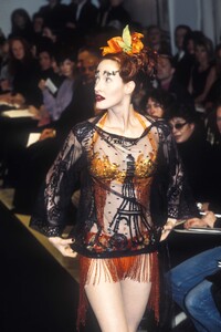 1105695427_JeanPaulGaultier1997HauteCouture38.thumb.jpg.26d75de65f7f159c492bc1d638a12f9a.jpg