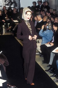 111146100_JeanPaulGaultier1997HauteCouture5.thumb.jpg.71c7f61b4609f3b2cb9d1d5f631f426f.jpg