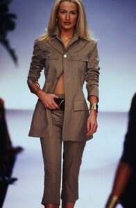 1133906886_RalphLaurenSpring1997(18).thumb.jpg.efebd837ecf2c1ce46e34738911c56fb.jpg