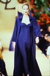 1183982597_ysl-hc-spring-1997(19).thumb.jpg.b1406dc862947d278f8ff55587474c35.jpg