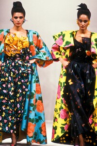 1224529960_EmanuelUngaro1988HauteCouture80.thumb.jpg.8eb64dc9eba9f6ab9ed8dca0cca3707a.jpg