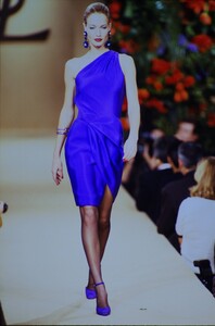 1229007708_ysl-hc-spring-1997(17).thumb.jpg.0b9e9d33ab0d66c84df5b6d3dcdc4c31.jpg