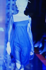 1353982275_christian-dior-couture-fall-1996(29).thumb.jpg.a27e7b842dbd5cd4b8449f9bf8bf9dd7.jpg