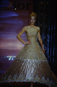 1368312832_christian-dior-couture-fall-1996(31).thumb.jpg.e9d1d7f0dcc22d1c0a748c85b732efc5.jpg