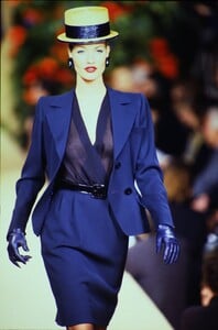 160945876_ysl-hc-spring-1997(11).thumb.jpg.c645b0373b84878f9f09ef937273122b.jpg