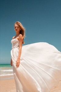 Lily _ S_S 2021 Bridal Collection _ Ohad Krief Haute Couture _ Wedding Gown Details Inspiration (3).jpg