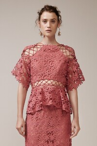 1708_KS_STAY_CLOSE_LACE_TOP_PAPRIKA_G_59584_1.jpg