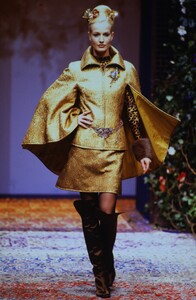 1714677247_ChristianLacroixCoutureFall1996(11).thumb.jpg.5694a7635f83405bfdb7bc013956ce38.jpg